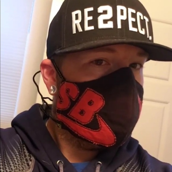 Face covers - Picture 4 of 8